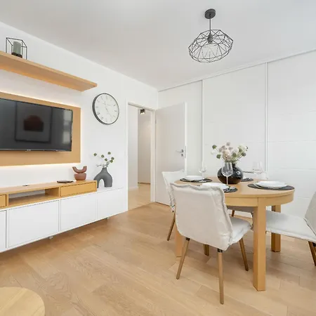 Elegancki Apartament Z Balkonem I Klimatyzacja By Renters Prestige 아파트 *